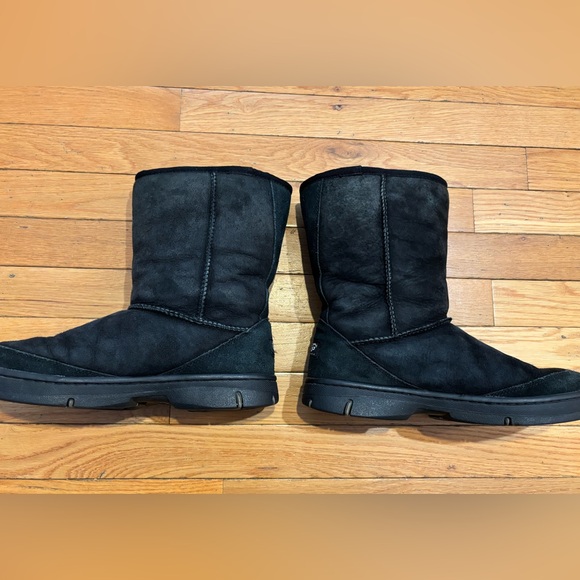 UGG Women's Ultimate Short Boots Black Size 10 - Picture 7 of 11